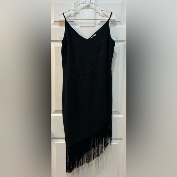 NWT Black Flapper Style Dress Sz 10 Fringe Hem Embroidered Floral Holiday Party - Picture 1 of 10